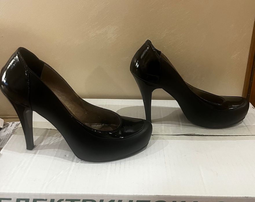 Дамски обувки с висок ток