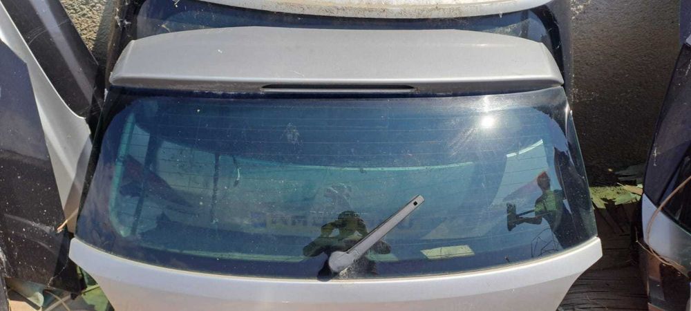 Hayon cu luneta , pentru VW Polo 6R , generatia 2009 - 2017 , culoare gri-argintiu , cod La7w , pretul este pentru hayon + geam