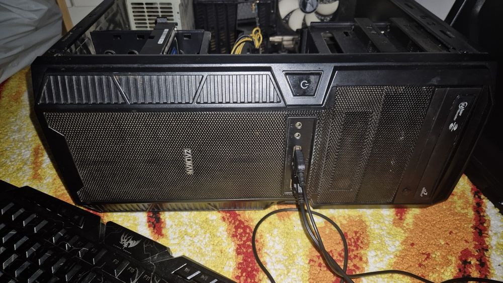PC 2.4 GHz intel quad, 4 gb Ram, HDD 320