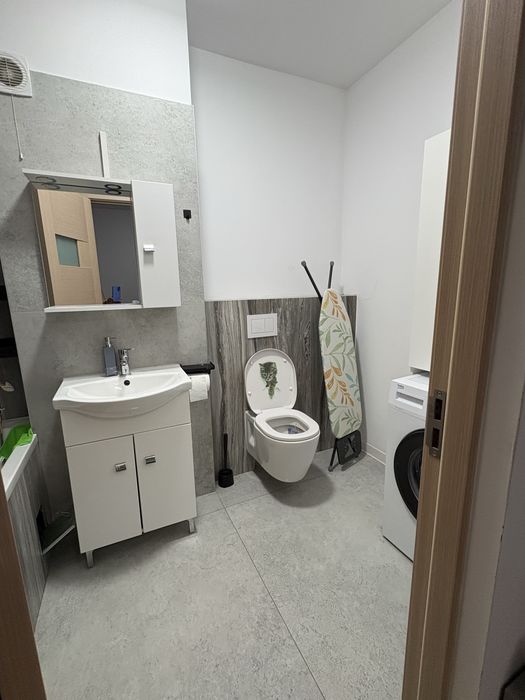 Închiriez apartament cu o cameră + living