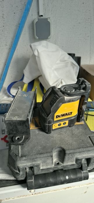 Лазерен нивелир DeWALT  DW088CG