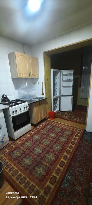 Сдаётся кв в чирчике 2х ком 1 этаж 2 мкн не далеко от дороги