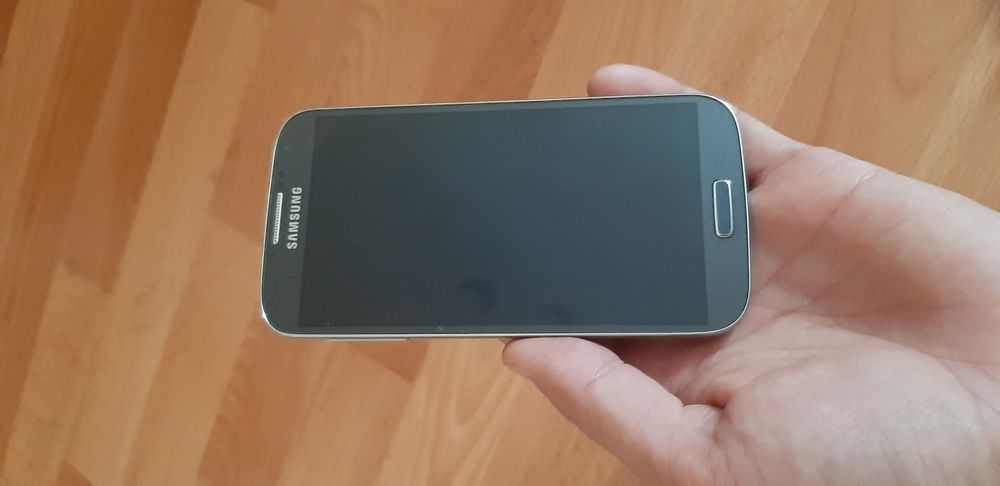 Продам Samsung Galaxy S4