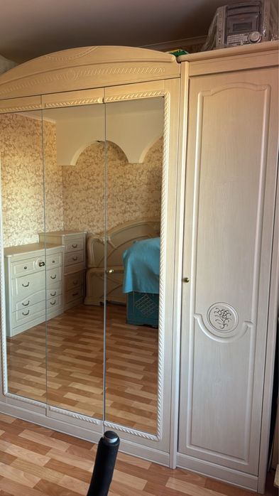 Шкаф, комод и прикроватные тумбочки