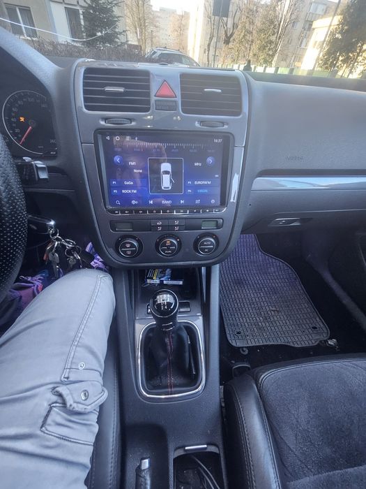 Vand golf 5 an 2008 sau schimb