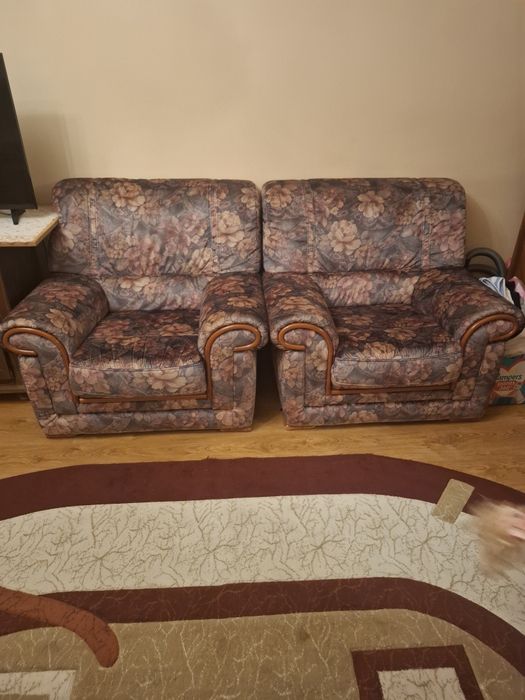 Vând canapea cu 2 fotoli extensibila stare foarte buna