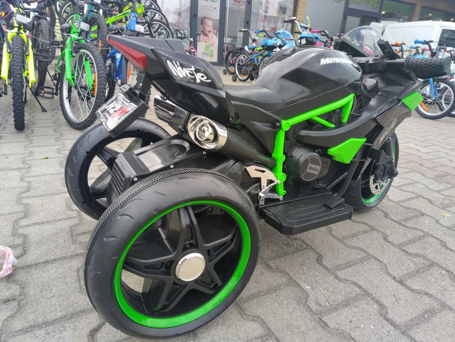KAWASAKI акумулаторен мотор NINJA черен