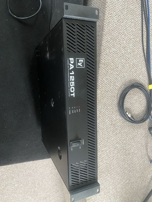 Vând un amplificator Electro-Voice