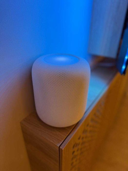 две Apple HomePods (белые)