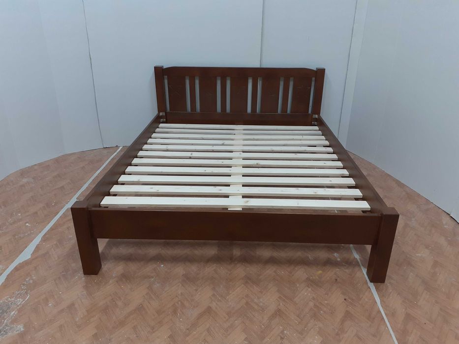 TRANSPORT GRATUIT.Pat matrimonial din lemn masiv cod 210A