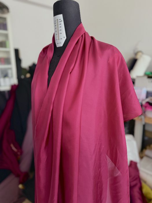 Matase naturala, stofe in carouri, materiale textile de vanzare