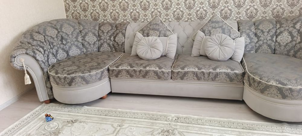 Продаю диван для зала