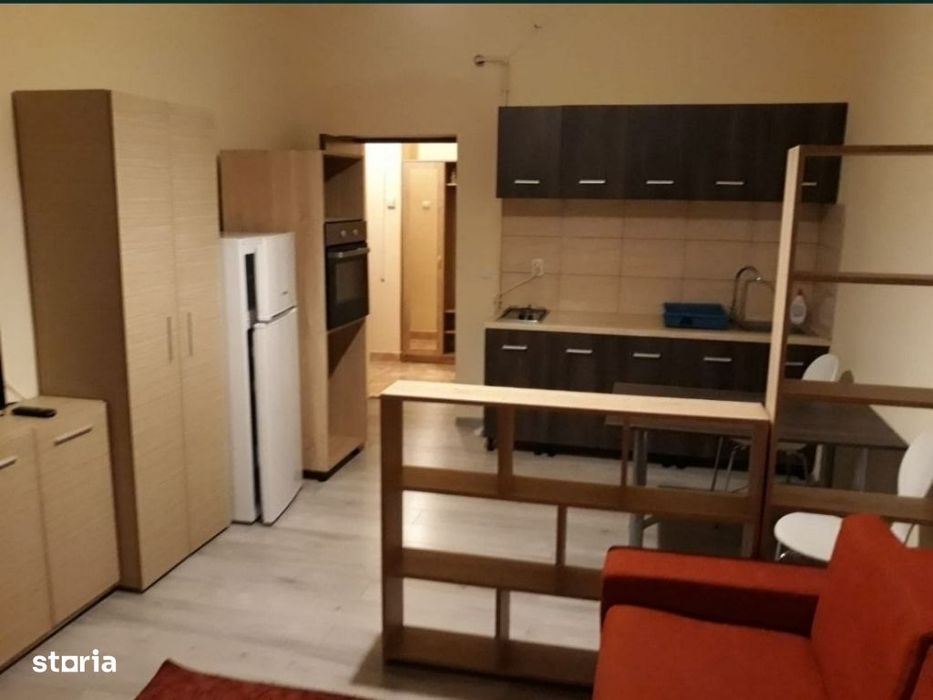 Vând apartament semicentral