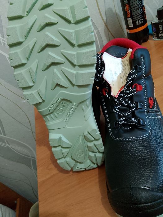 Рабочие ботинки.