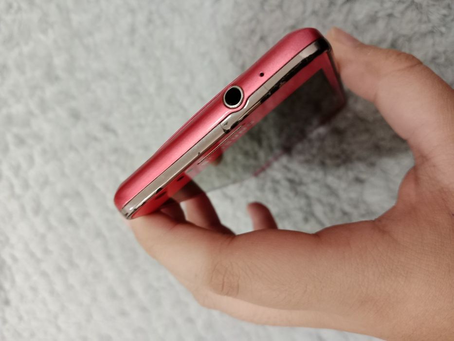 Samsung Galaxy s2 красного цвета