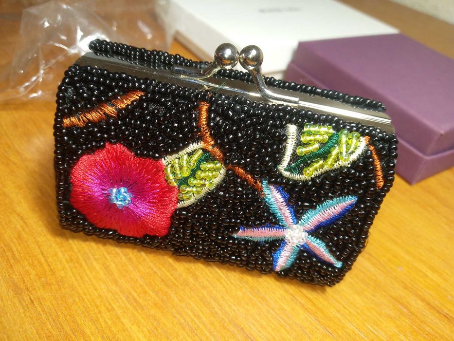 Новый футляр-шкатулка для украшений и маленьких подарков