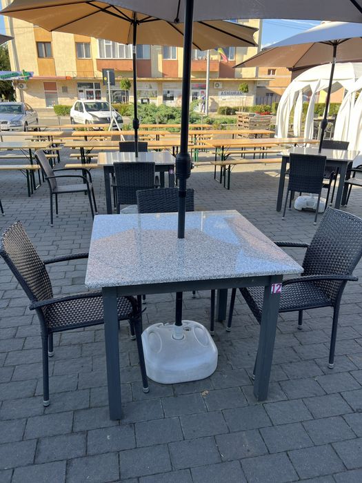 Masa din granit cu sasiu de lemn de brad 95x95cm