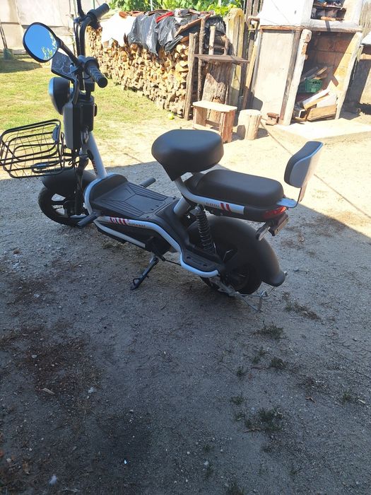 Scuter electric.