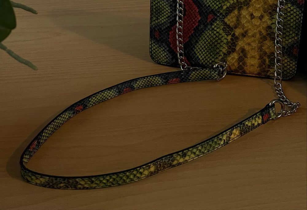 Чанта змийски принт pull&bear