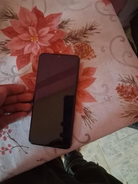 Vând maxcom  3,0 GB telefonu a fost folosit doar 2 săptămâni aștept oferte