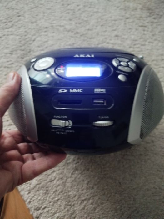 Radio AKAI cu CD player, USB, CARD și casti