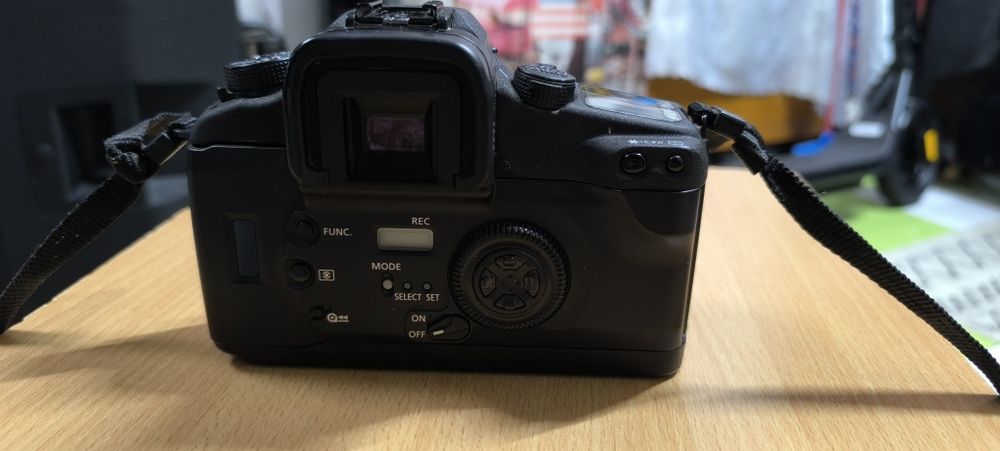 Vând Canon 30 V- Date