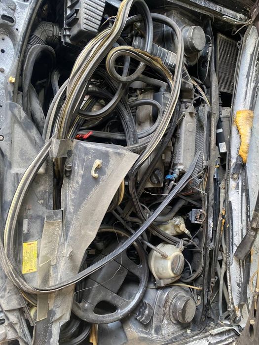 На разборе Volkswagen Passat B3 2.0 2E из Европы