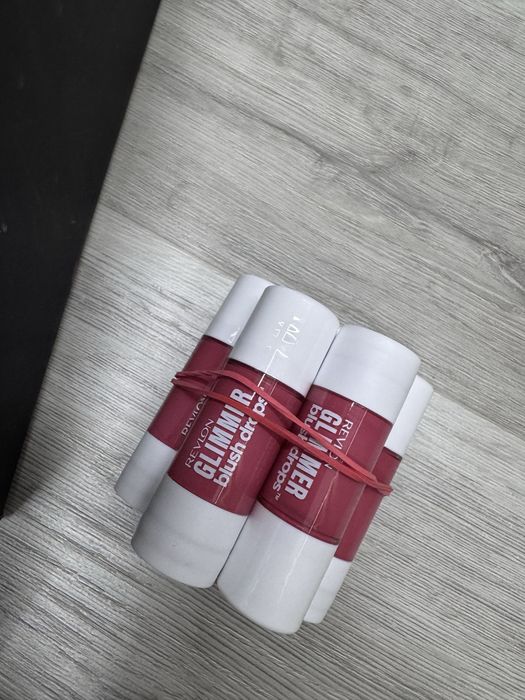 Rujuri/ creioane ochi/ buze