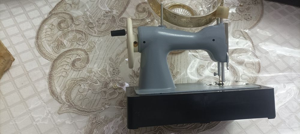 Sotiladi qiz bolalar uchun oʻyinchoq tikuv mashinasi