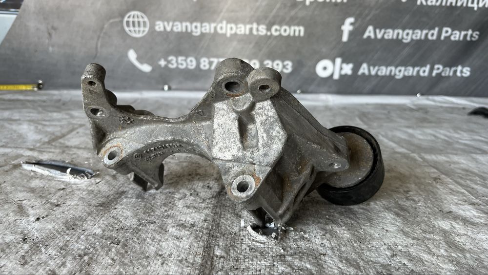 Renault Clio 2017 лапа двигател