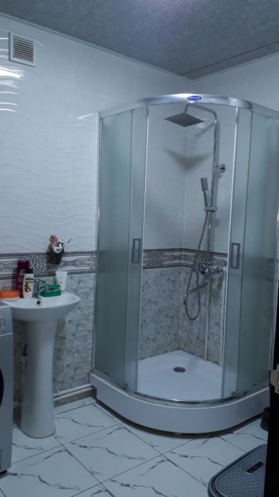 Продаю 2-х комнатную 2-3/1/4 квартира в г.Чирчик на против 24 и муз шк