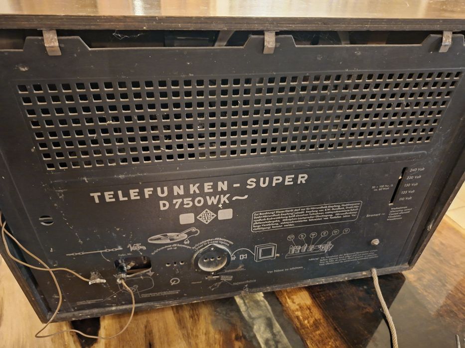 Radio vechi Telefunken Super D750WK (1939) – piesă de colecție
