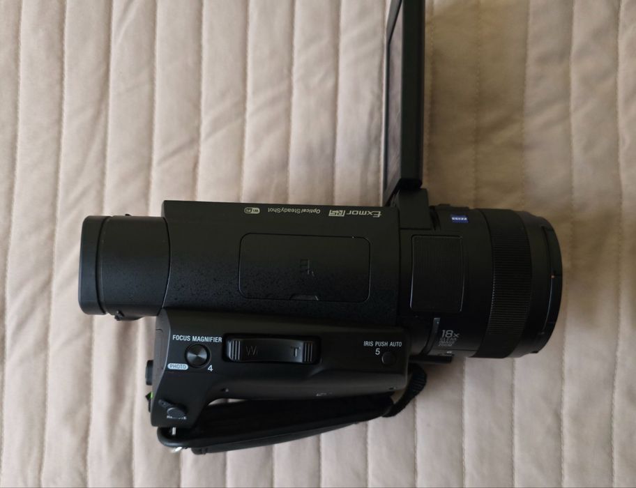 4K HDR видеокамера SONY FDR-AX700