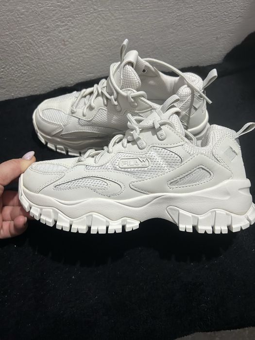 Adidasi Fila dama marimea 38