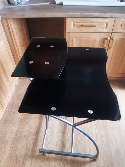 Продавам маса стъклена