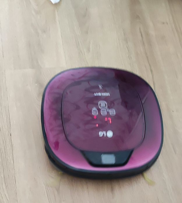 LG HOM-BOT прахосмукачка