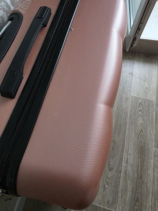 Продам чемодан силикон