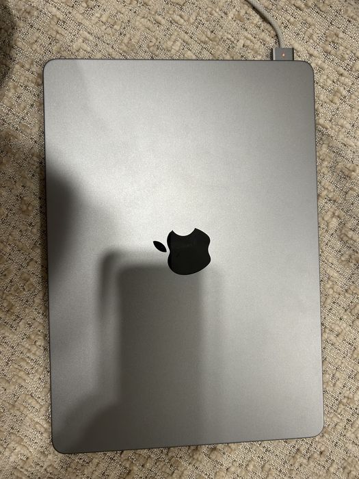 MacBook Air 13, 2024, 13.6 / 16 ГБ /SSD 256 ГБ