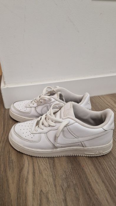 Adidasi albi Nike Air Force