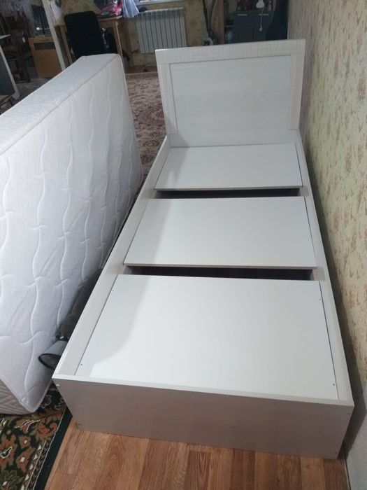 Продам кровать с матрасом