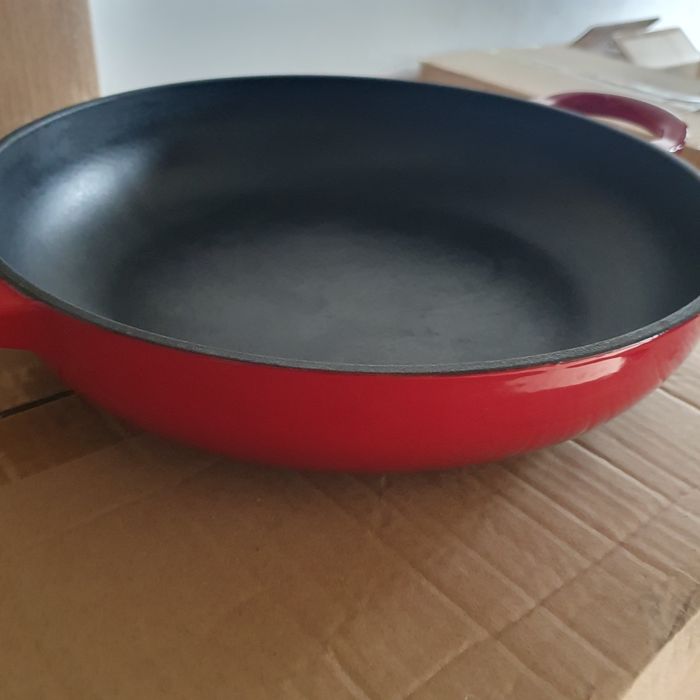 Cratita cu capac din fonta emailata, 3.5l, 30cm, rosie, Uno Casa