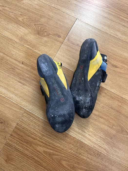 Vând espadrile de escaladă Ocun Strike QC, mărimea 39.