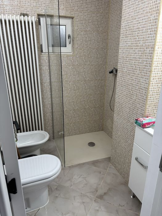 Apartament 4 Camere Utilat Mobilat Etaj 3 Zona Piata Centrala