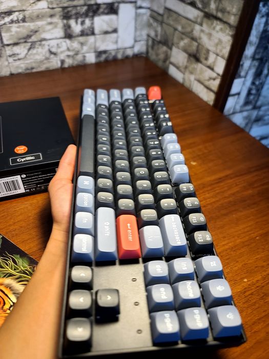 Keychron K8 pro yangi holatda