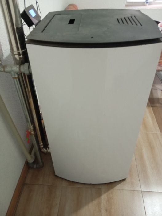 Пелетна камина Burnit Advant 25kw