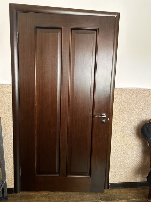 Межкомнатные двери дерево