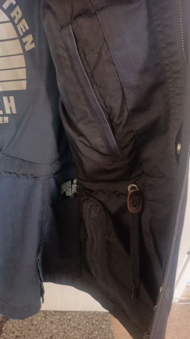 Продам куртку  черного цвета