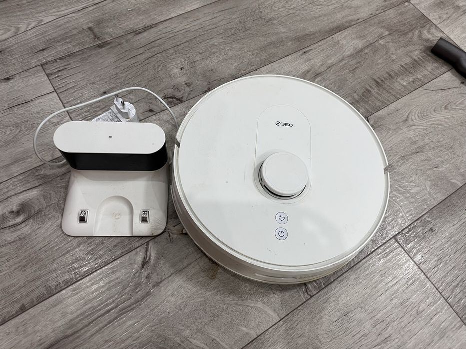 Робот пылесос , в хорошем качестве