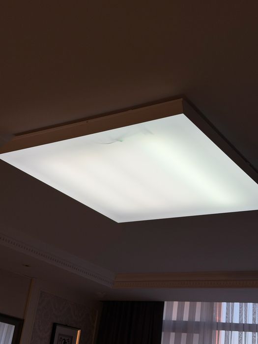 Отдам потолочную люстру