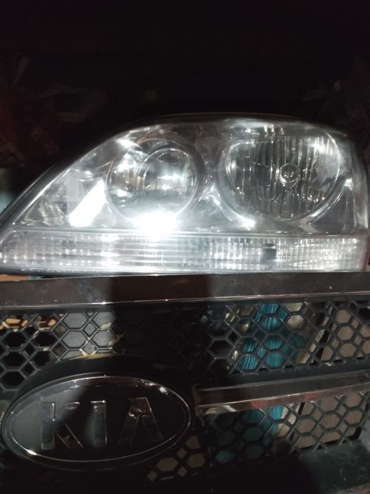 Ляв фар за kia sorento и решетка